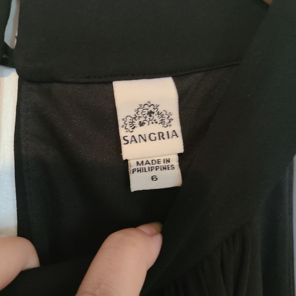 Sangria Black Long Keyhole Dress - Picture 7 of 7